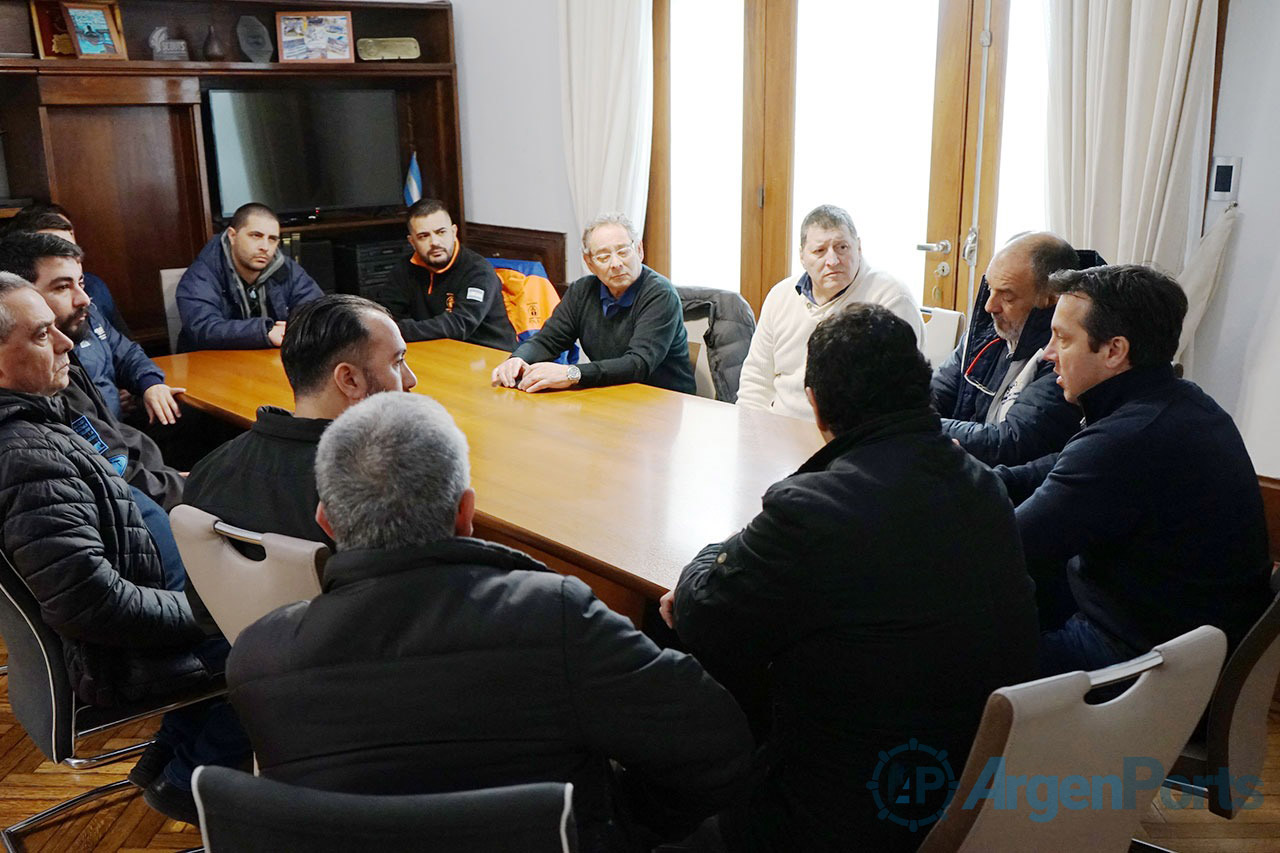 PORTUARIOS CON INTENDENTE DE NECOCHEA